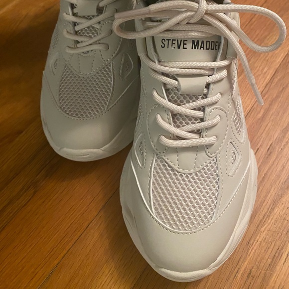 Steve Madden Sneakers - Picture 2 of 10